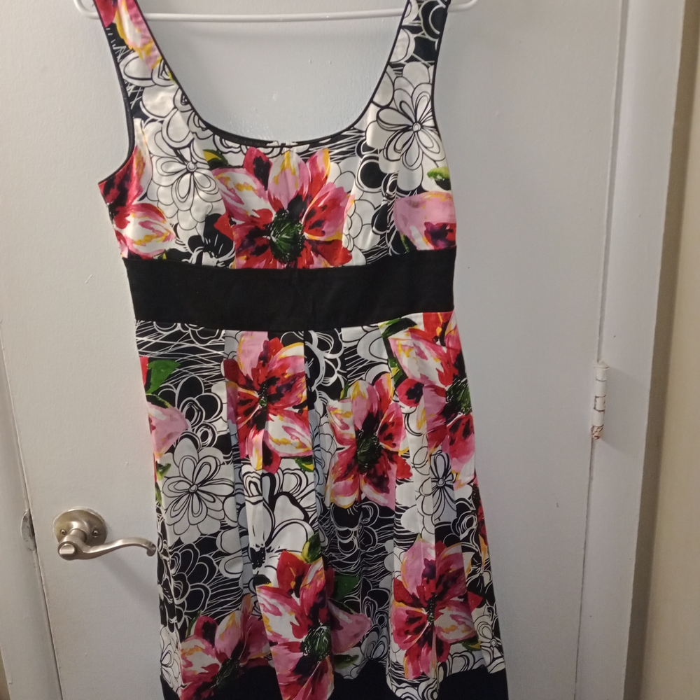 Elegant Floral Midi Dress in Pink and Black